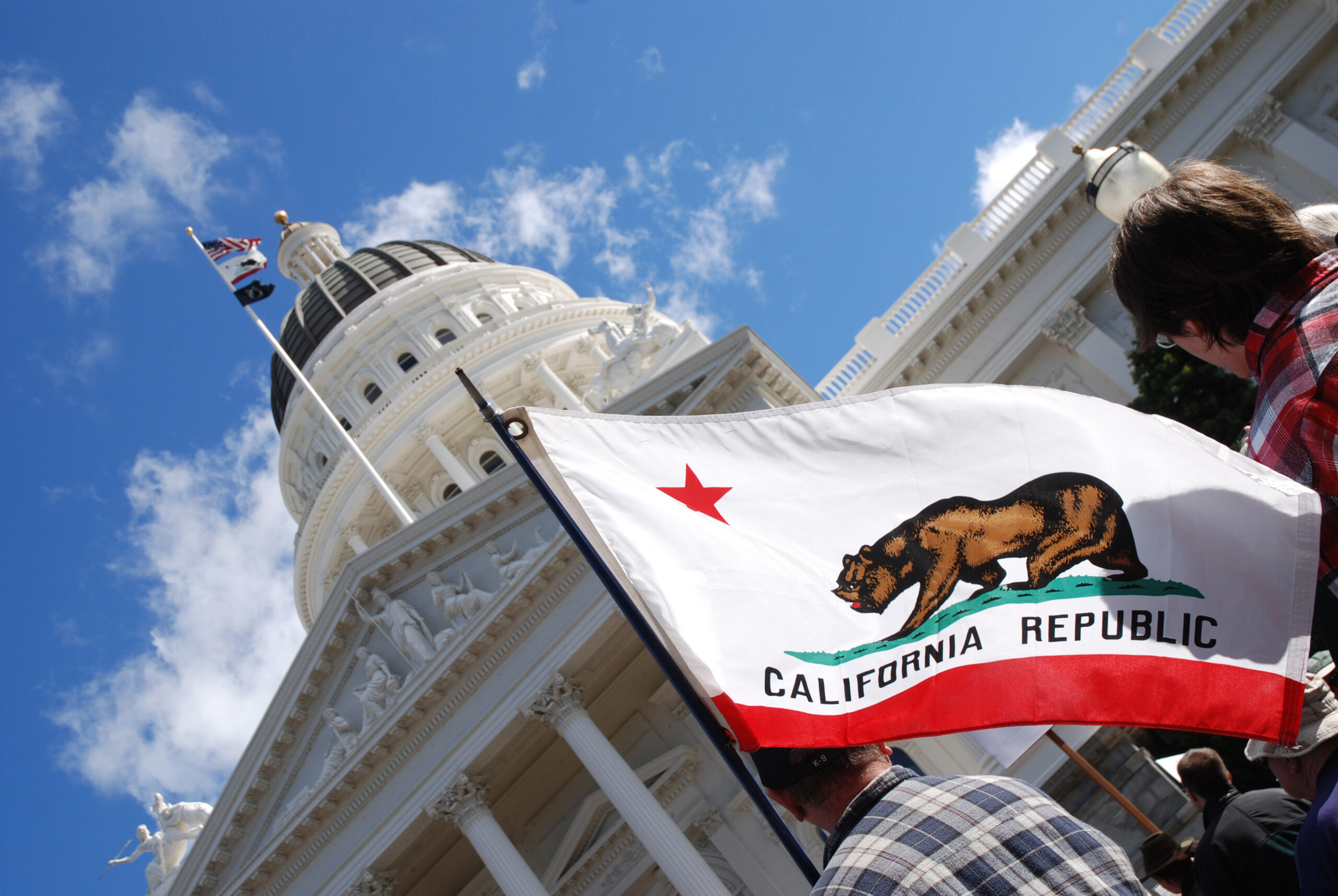 California lawmakers to let legislative staffers unionize 